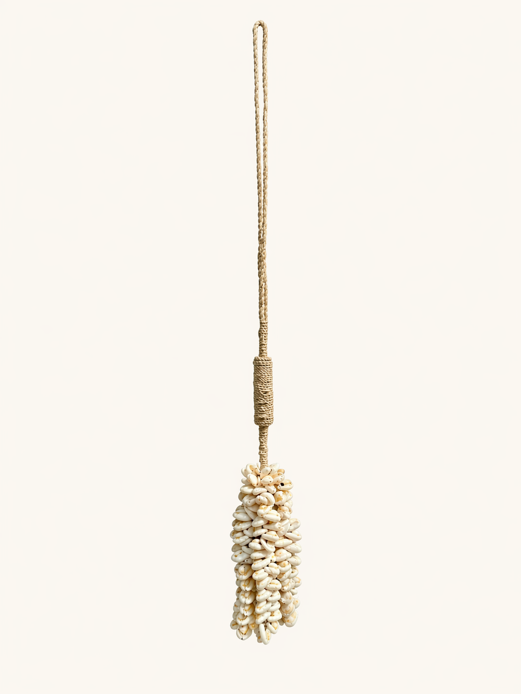 Cowrie schelpen hanger met jute touw