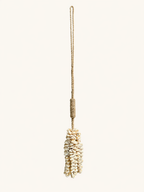Cowrie schelpen hanger met jute touw
