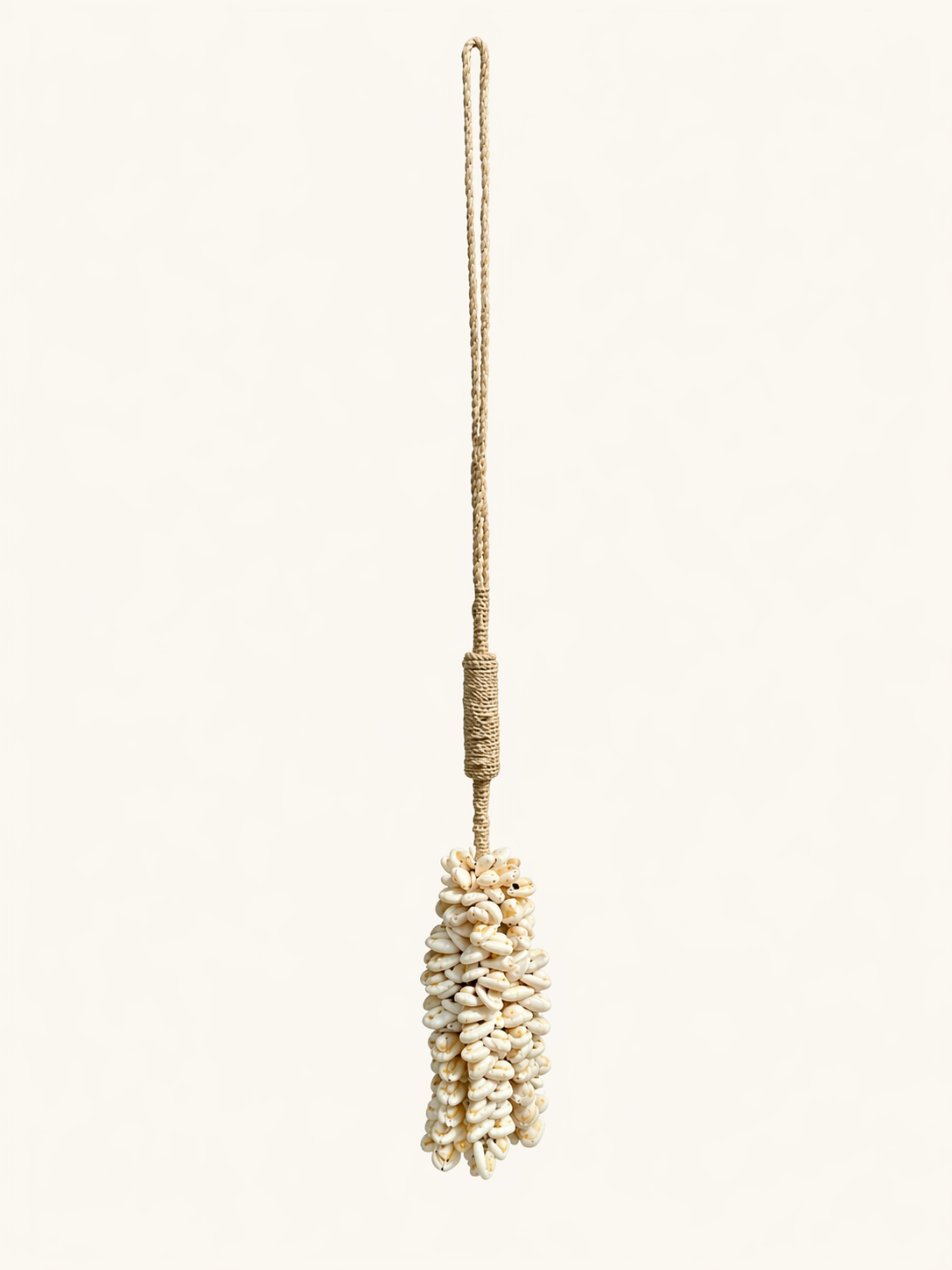 Cowrie schelpen hanger met jute touw
